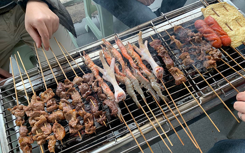 坐赏朦胧江韵景 纵情玩乐享美食